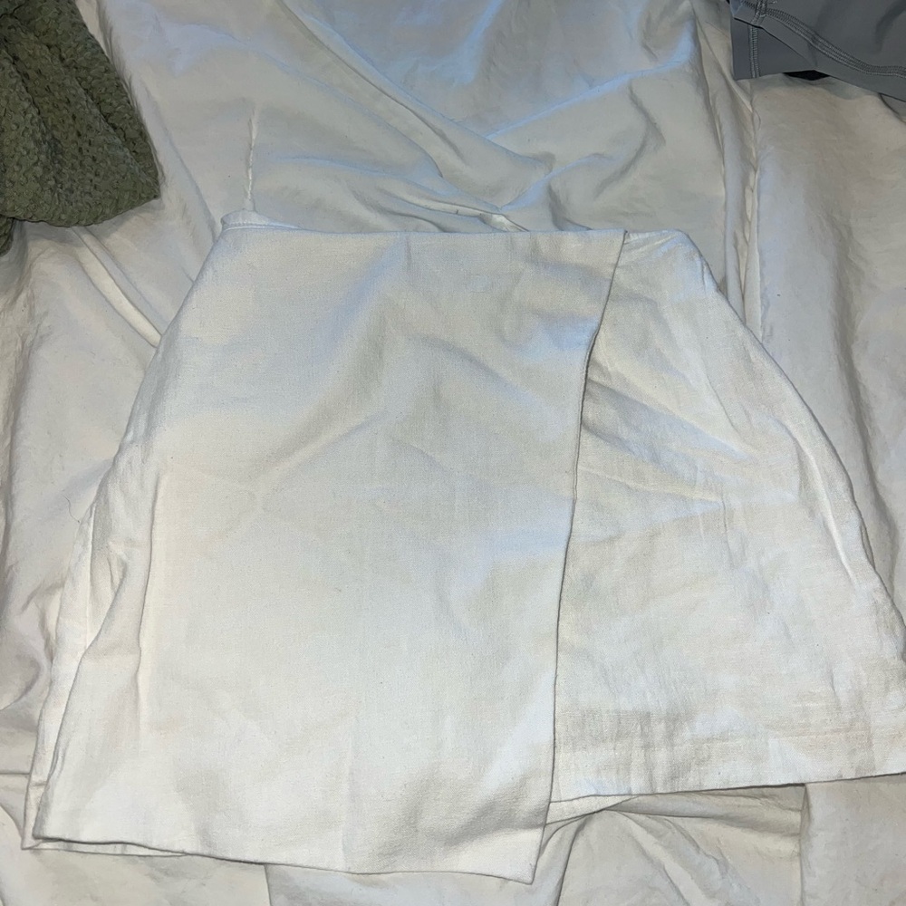 Abercrombie & Fitch Asymmetrical White Skirt